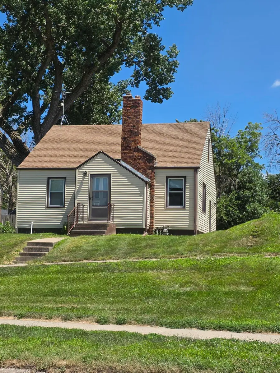 112 N Kearney Street, Oakland, IA 51560 - #2