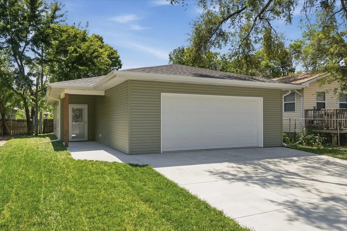 106 Osage Street, Council Bluffs, IA 51501 - #1
