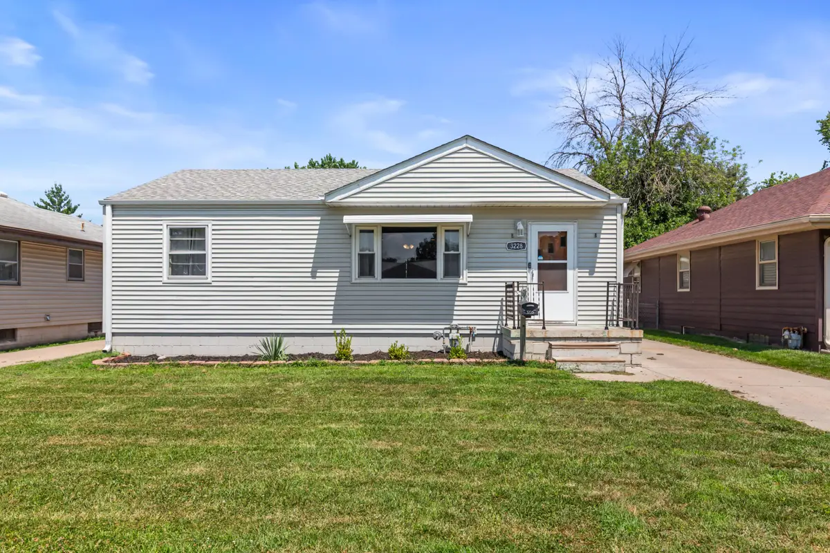 3228 Avenue G, Council Bluffs, IA 51501 - #1