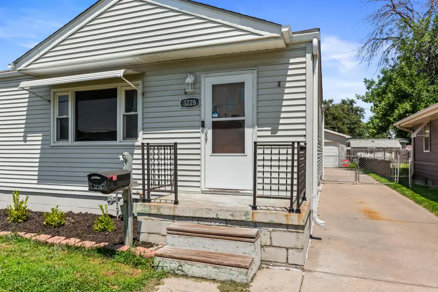 3228 Avenue G, Council Bluffs, IA 51501 - #3