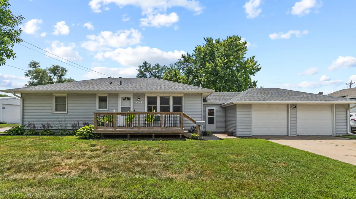 3101 5th Avenue, Council Bluffs, IA 51501 - #1