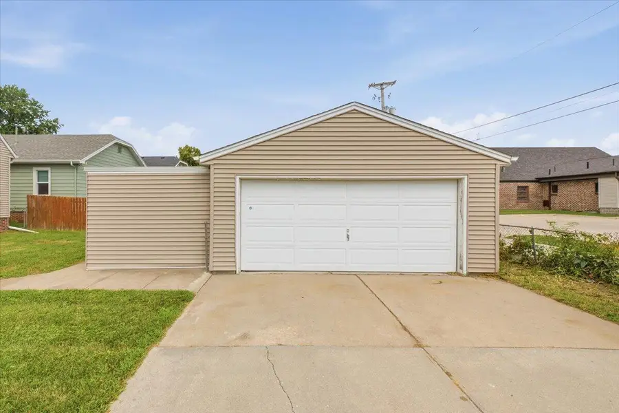 2657 Avenue B, Council Bluffs, IA 51501 - #2
