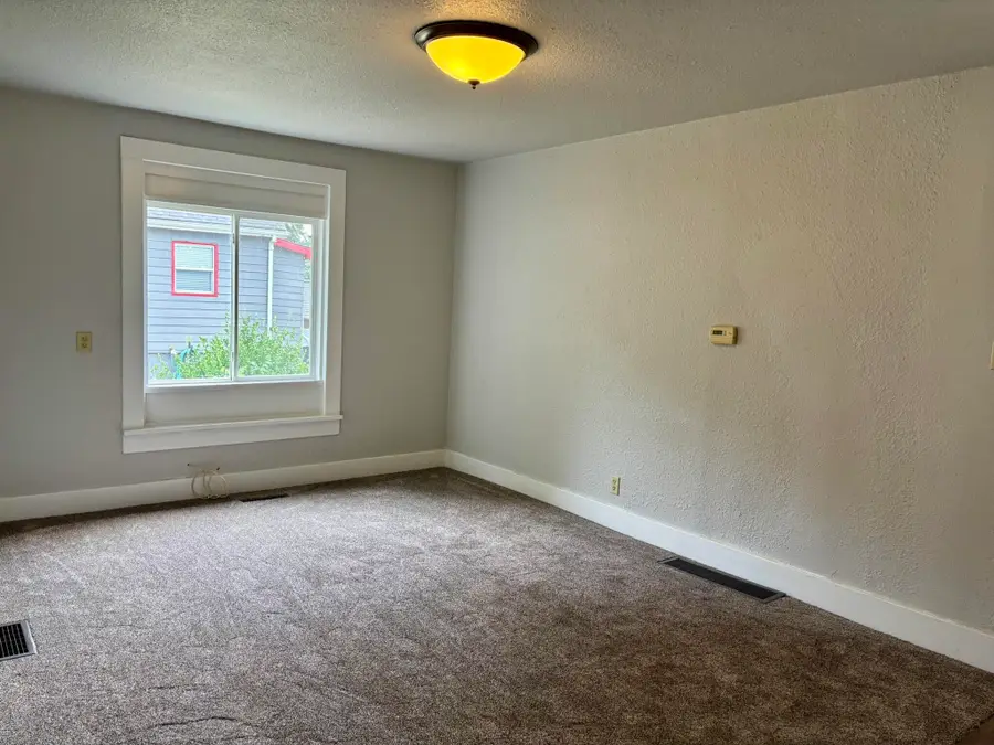 608 N Walnut Street, Avoca, IA 51521 - #3