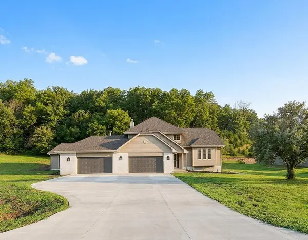 22934 Linden Road, CRESCENT, IA 51526