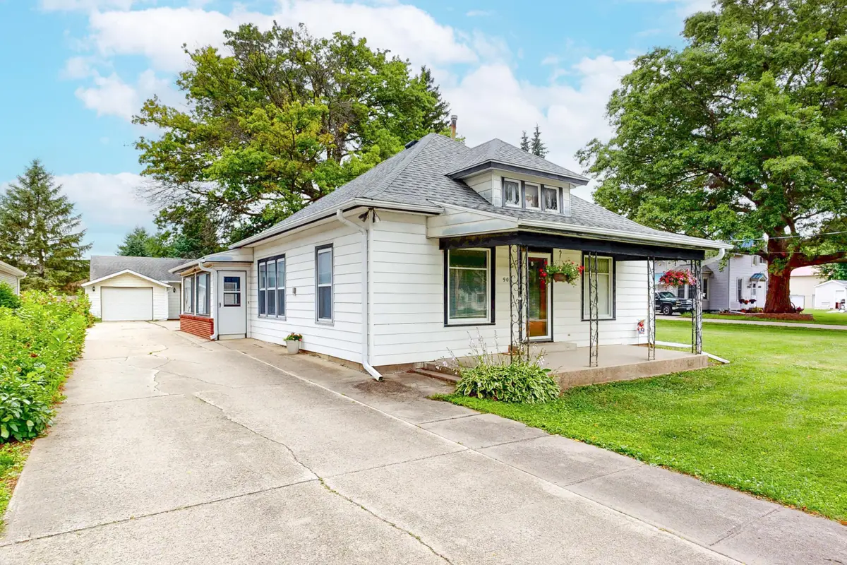 902 N Frost Avenue, Avoca, IA 51521 - #1