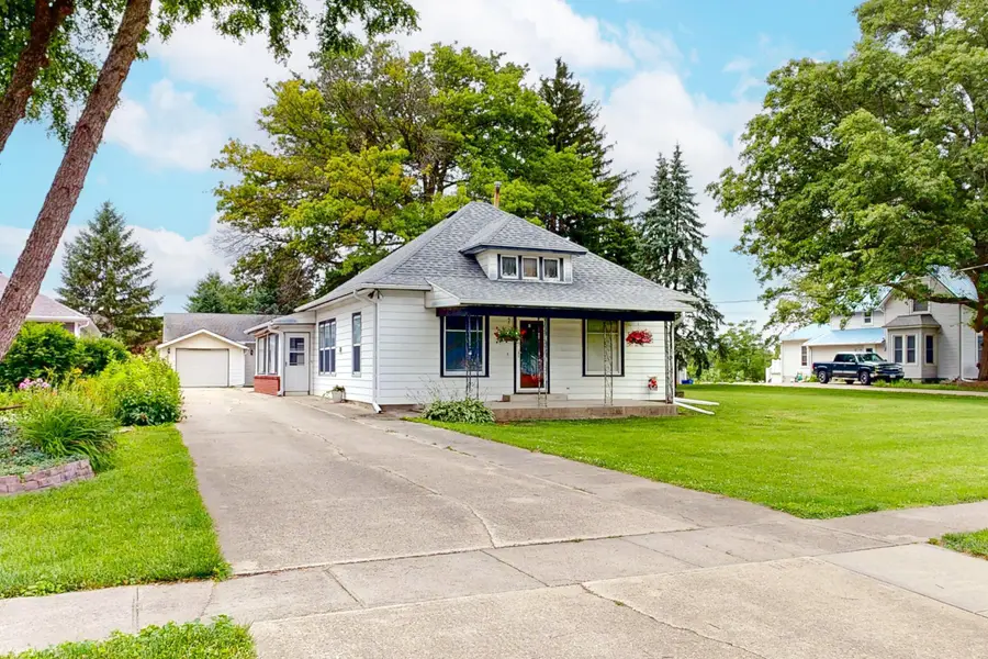 902 N Frost Avenue, Avoca, IA 51521 - #2
