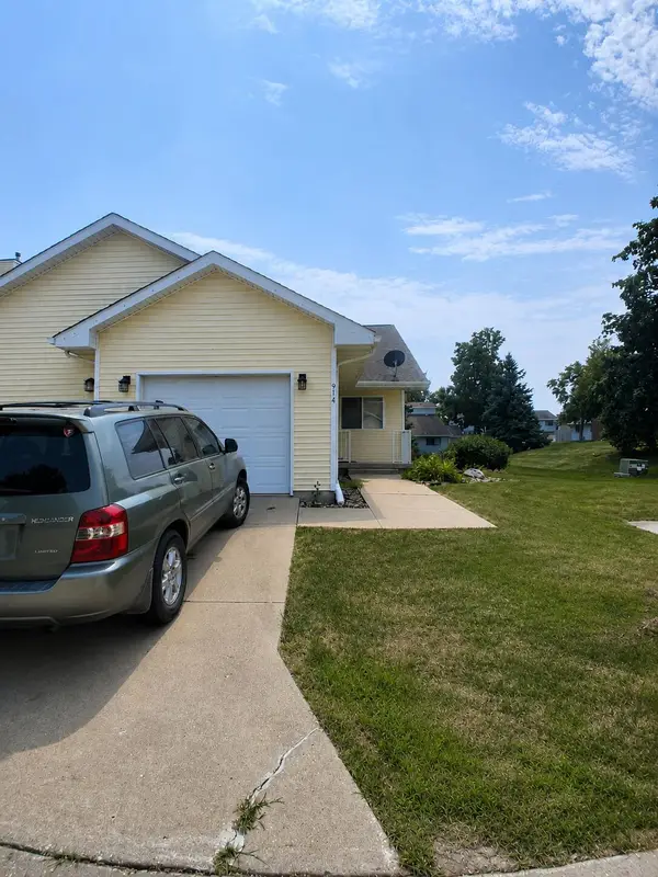 914 Meadow Lane, Altoona, IA 50009
