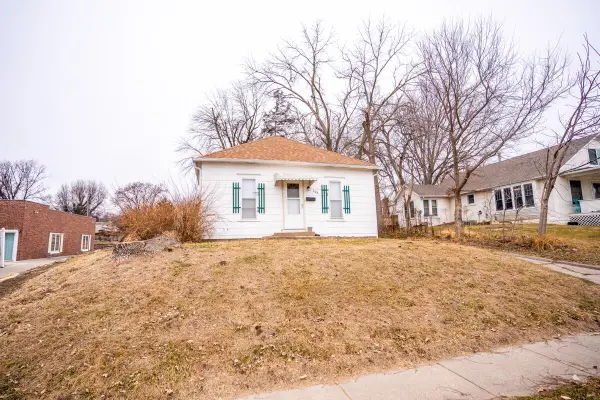 206 S Locust Street, GLENWOOD, IA 51534