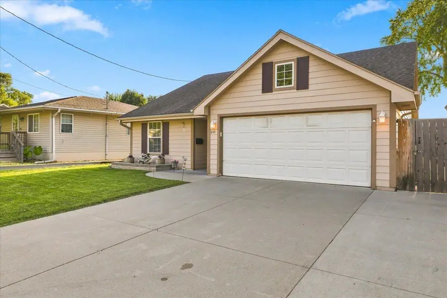 614 N 36th Street, Council Bluffs, IA 51501 - #2