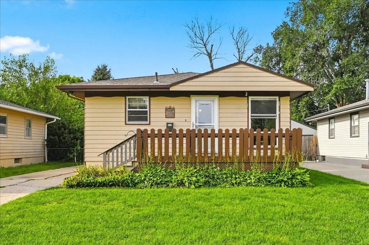 2117 Avenue L, Council Bluffs, IA 51501 - #1