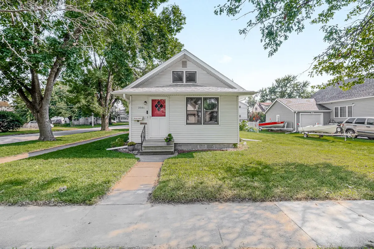 2301 Avenue D, Council Bluffs, IA 51501 - #1