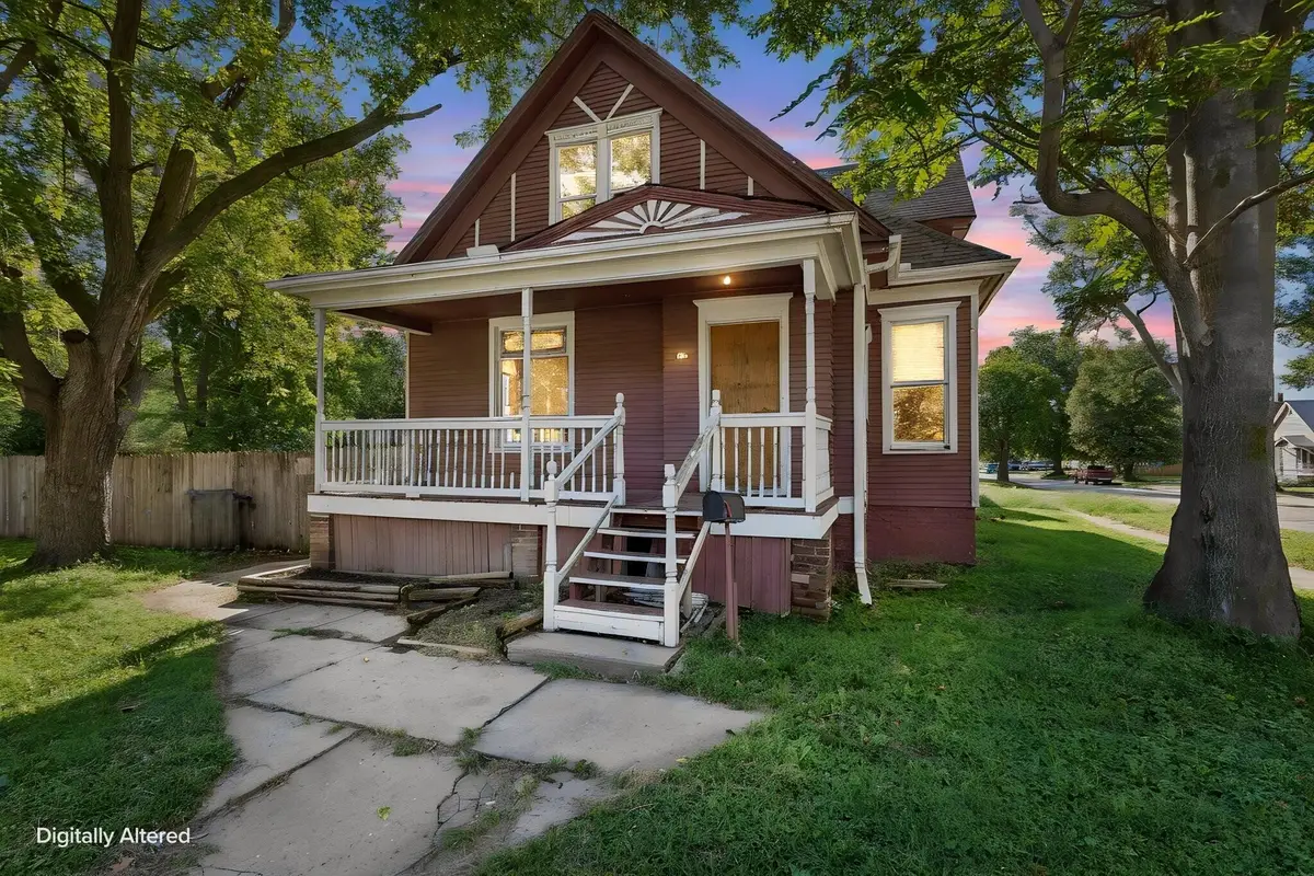 422 N 8th Street, Council Bluffs, IA 51503 - #1