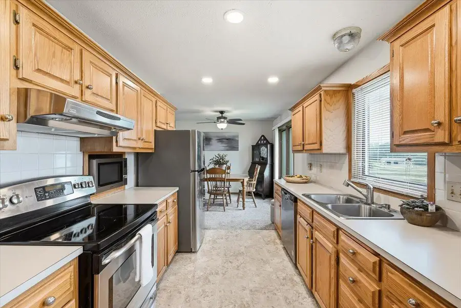 6 Hackett Drive, Oakland, IA 51560 - #2