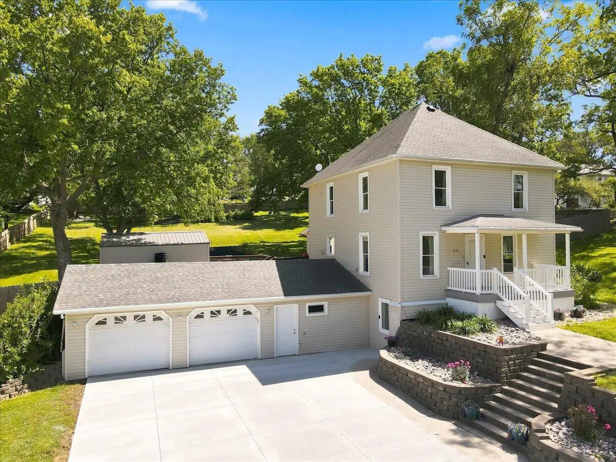 421 Park Street, Oakland, IA 51560 - #1