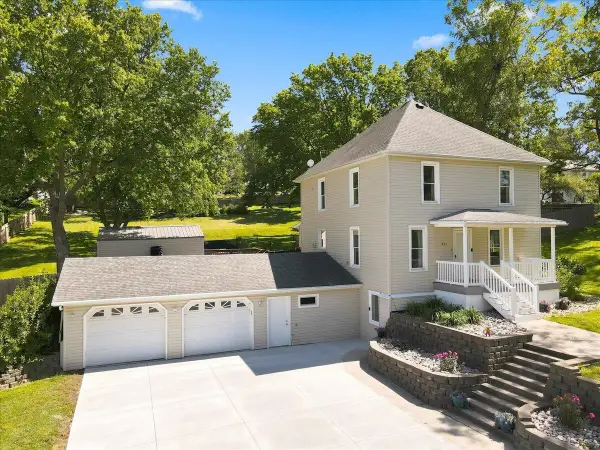 421 Park Street, OAKLAND, IA 51560