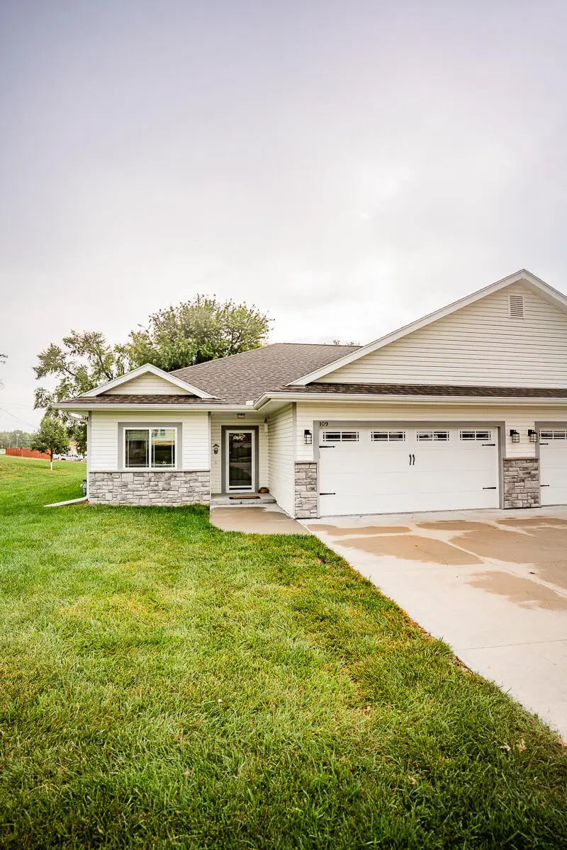109 S Vine Street, Glenwood, IA 51534 - #2