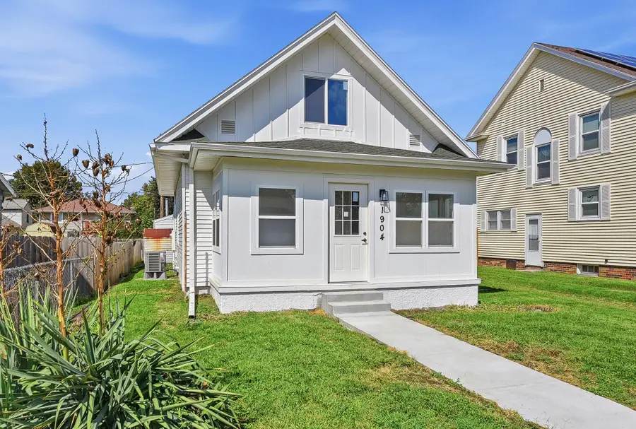 1904 Avenue B, Council Bluffs, IA 51501 - #2