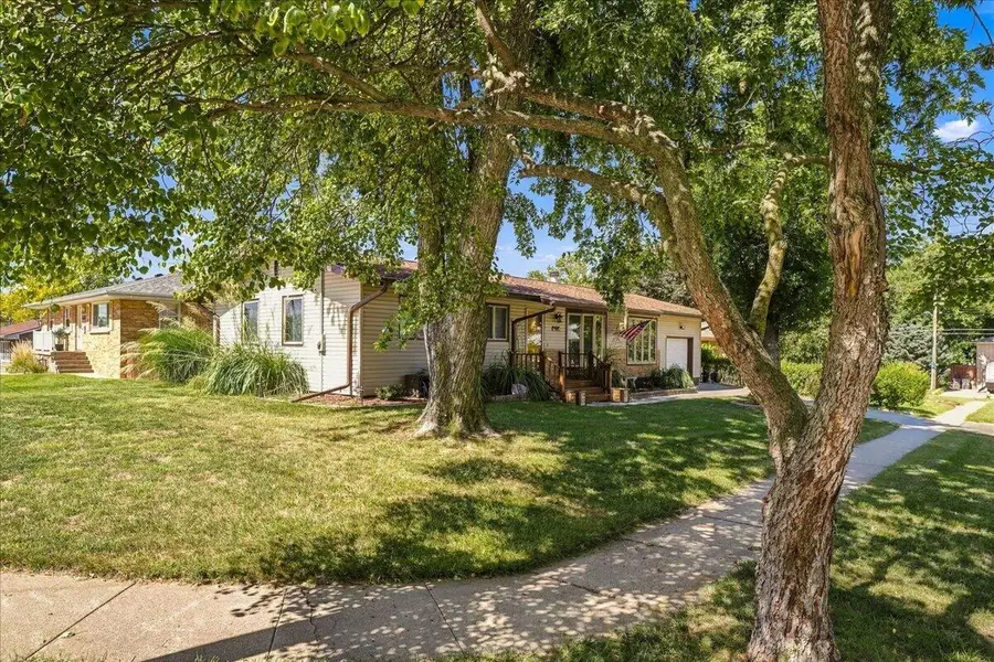 434 S Sierra Drive, Council Bluffs, IA 51503 - #2
