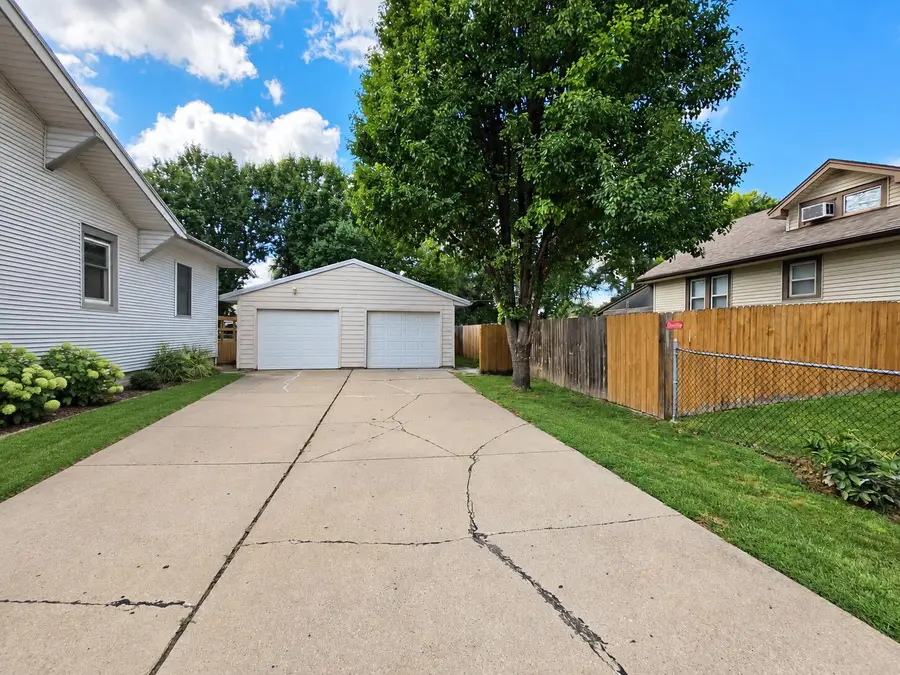 2526 S 10th Street, Council Bluffs, IA 51501 - #2