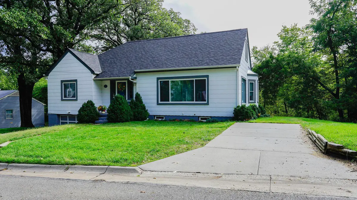 917 Grandview Avenue, Council Bluffs, IA 51503 - #1