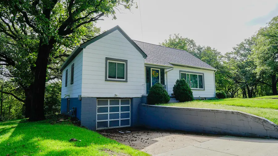 917 Grandview Avenue, Council Bluffs, IA 51503 - #3