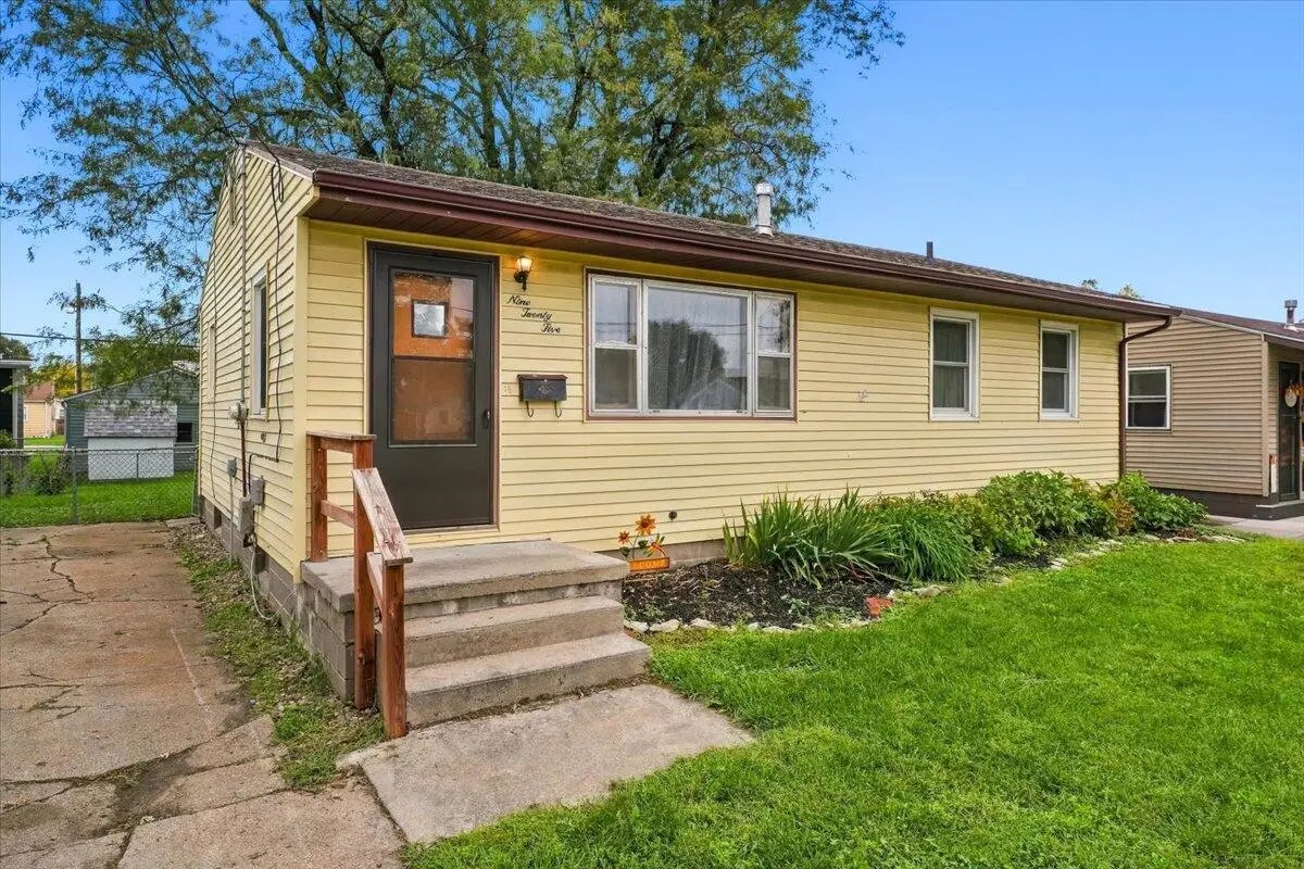 925 Spruce Street, Council Bluffs, IA 51501 - #1