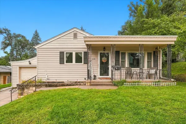 216 Elmwood Drive, COUNCIL BLUFFS, IA 51503