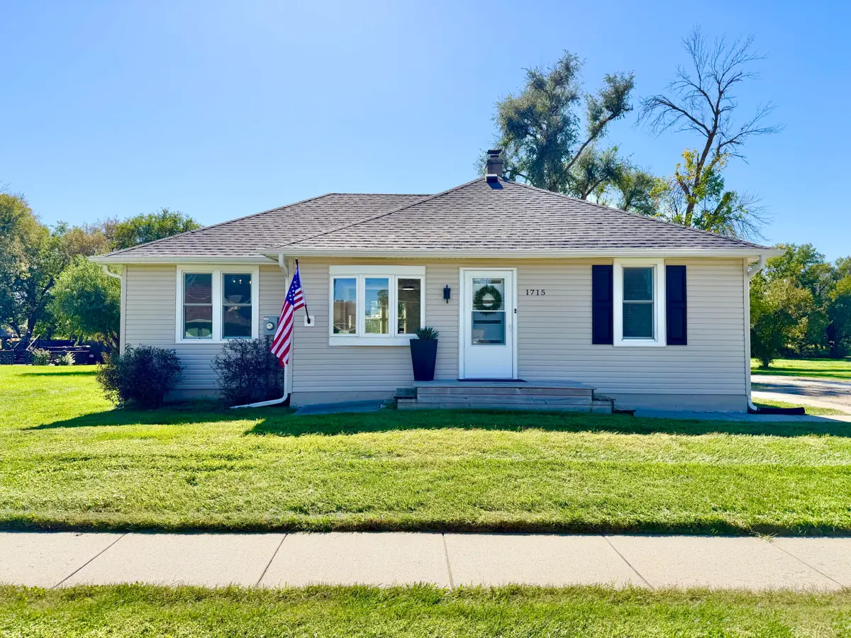 1715 28th Avenue, Council Bluffs, IA 51501 - #1