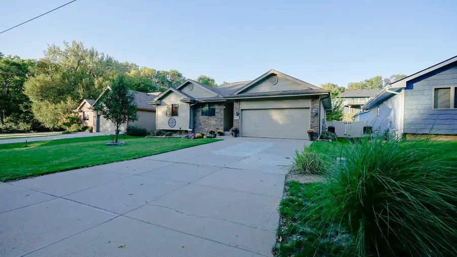 820 Mckenzie Avenue, Council Bluffs, IA 51503 - #2