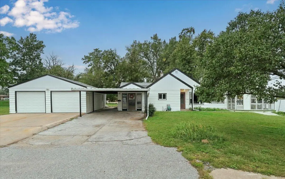 4428 N 7th Street, Carter Lake, IA 51510 - #1