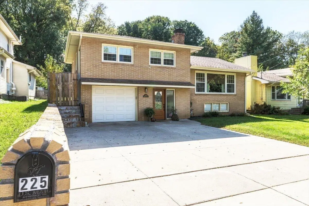 225 Linden Avenue, Council Bluffs, IA 51503 - #1
