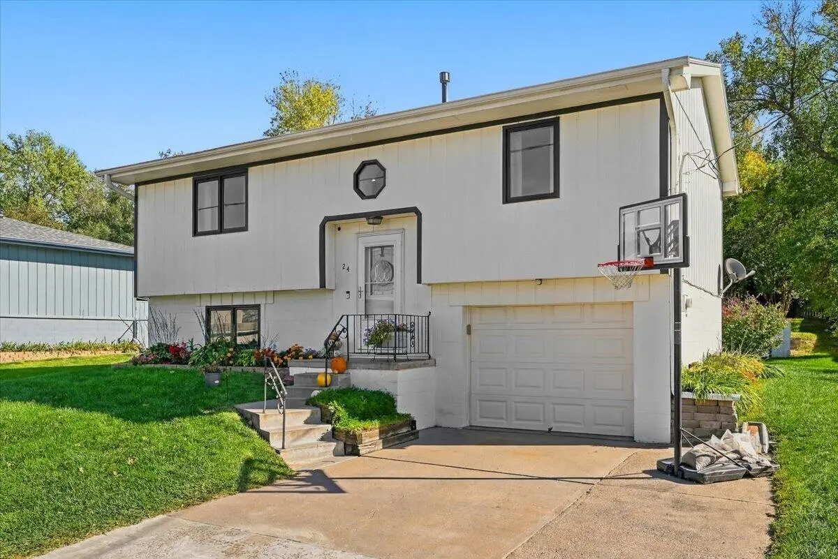 24 Countryside Drive, Treynor, IA 51575 - #1