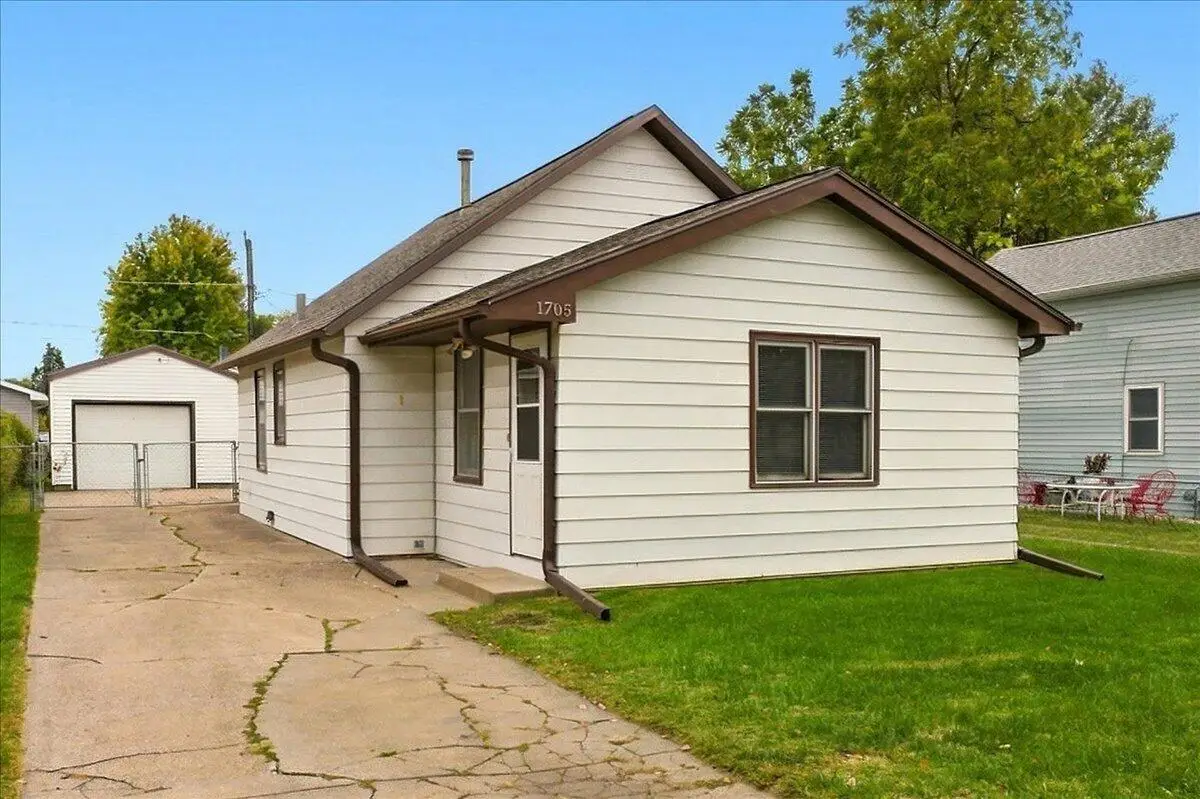 1705 Avenue H, Council Bluffs, IA 51501 - #1
