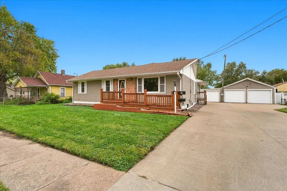 2751 Avenue I, Council Bluffs, IA 51501 - #1