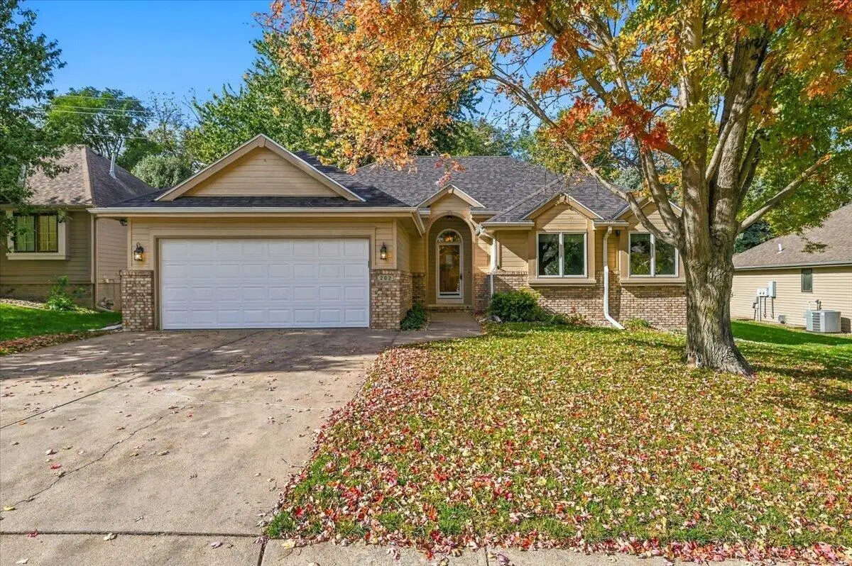 202 W Ferndale Drive, Council Bluffs, IA 51503 - #1