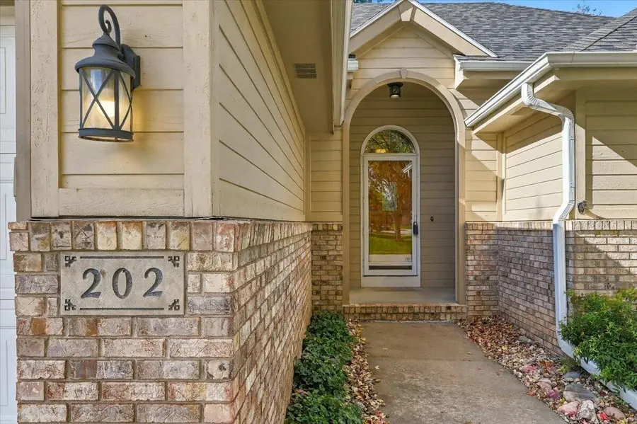 202 W Ferndale Drive, Council Bluffs, IA 51503 - #3