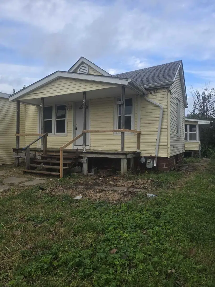 1905 S 8th Street, Council Bluffs, IA 51501 - #2