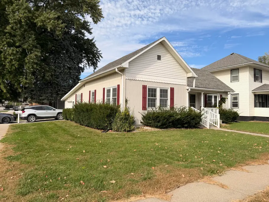 120 S 2nd Avenue, Logan, IA 51546 - #2