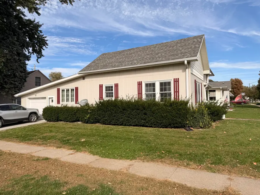120 S 2nd Avenue, Logan, IA 51546 - #3