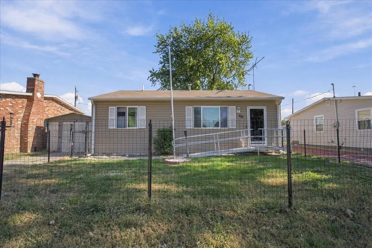 421 N 38th Street, Council Bluffs, IA 51501 - #1