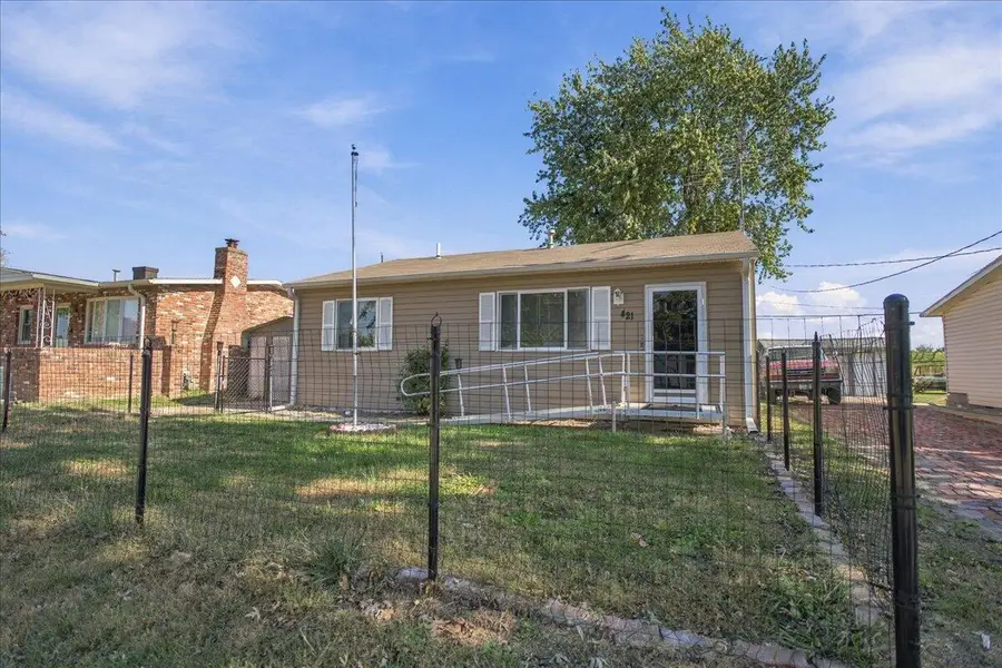 421 N 38th Street, Council Bluffs, IA 51501 - #2