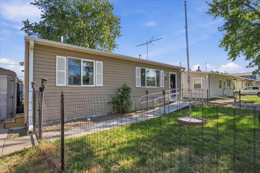 421 N 38th Street, Council Bluffs, IA 51501 - #3