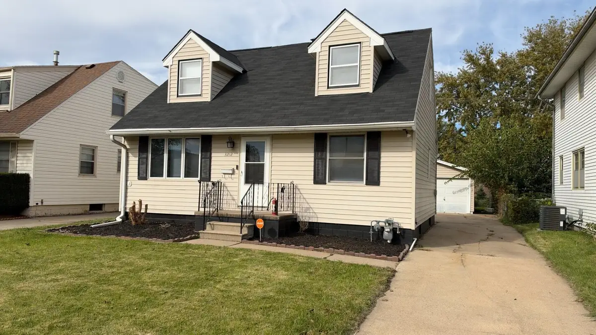 3212 3rd Avenue, Council Bluffs, IA 51501 - #1