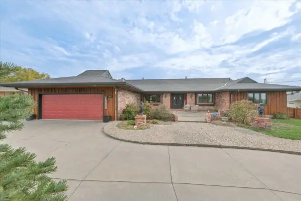 16 Westlake, COUNCIL BLUFFS, IA 51501