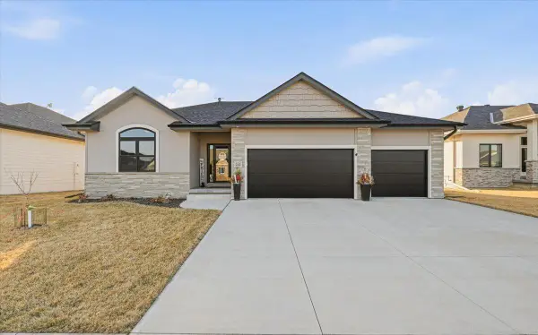 210 Augusta Drive, TREYNOR, IA 51575