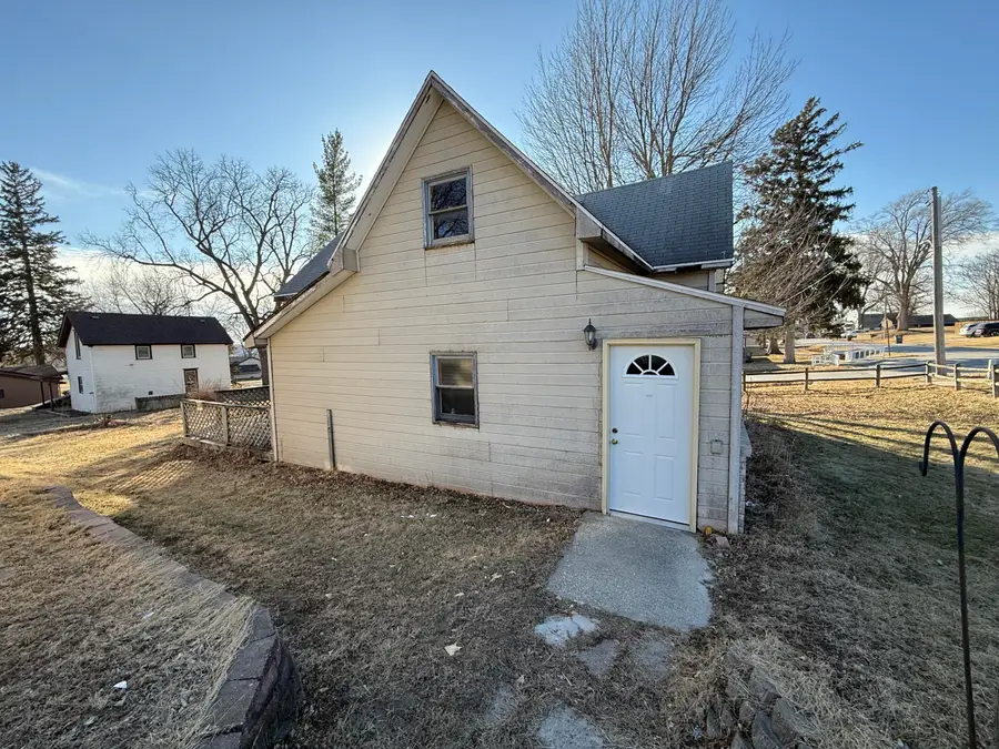 305 Washington Street, Carson, IA 51525 - #2