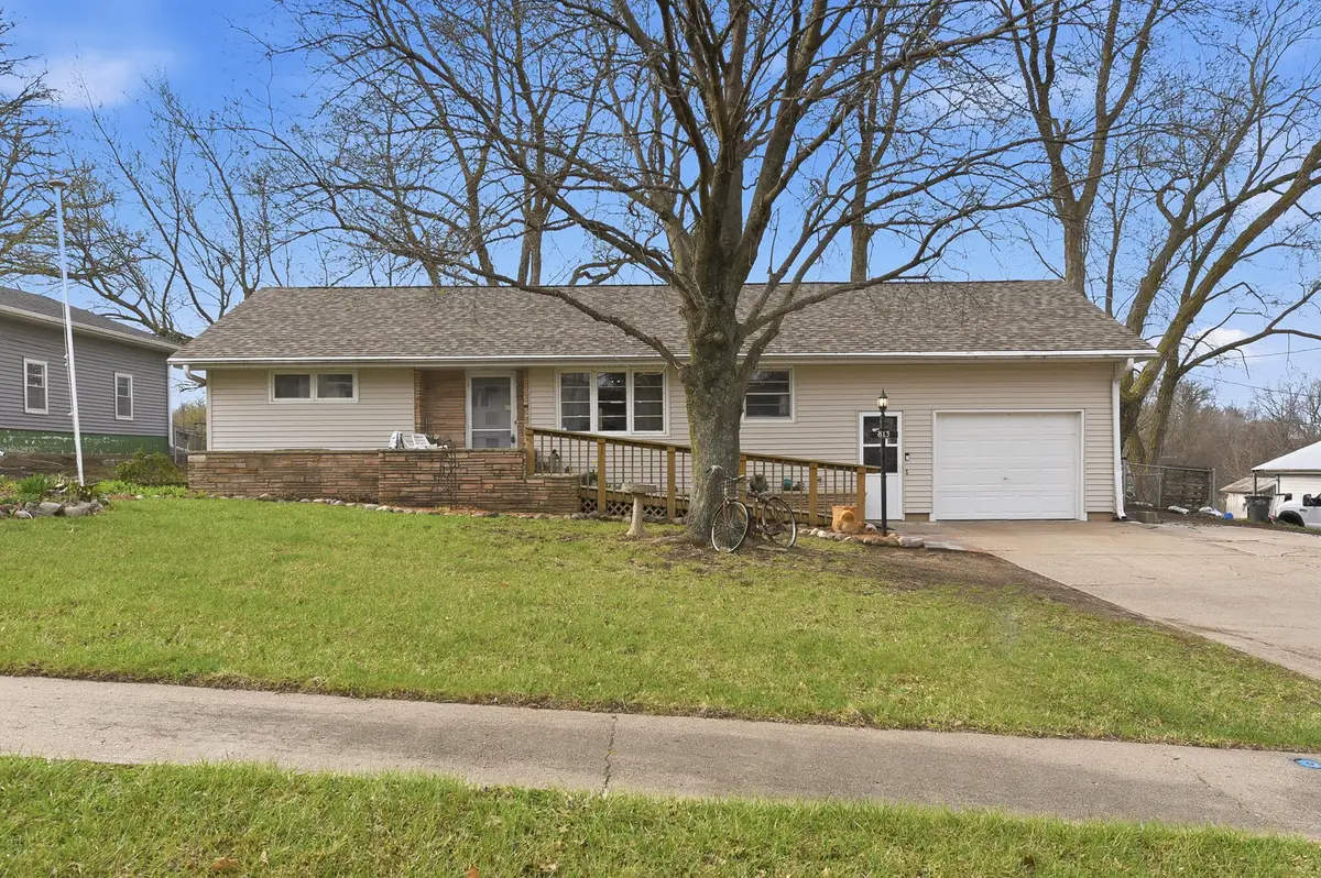 815 Palmer Avenue, Oakland, IA 51560 - #1