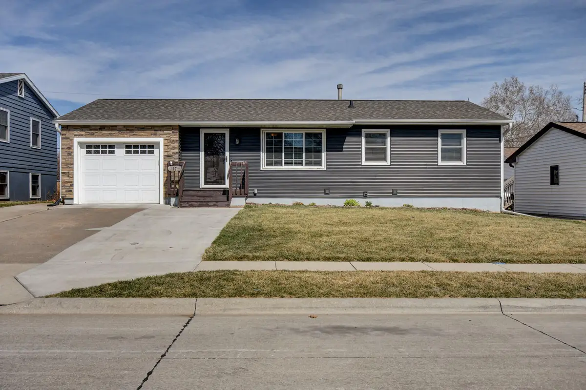 17 Windsor Avenue, Council Bluffs, IA 51503 - #1