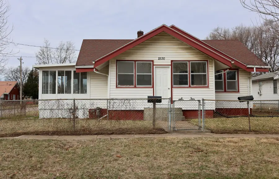 2530 S 10th Street, Council Bluffs, IA 51501 - #2