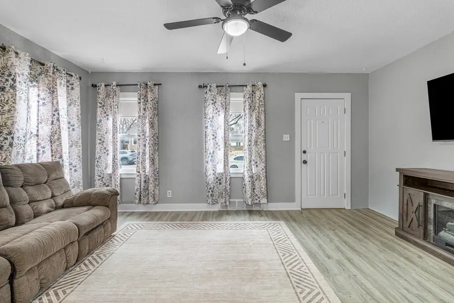 3560 Avenue C, Council Bluffs, IA 51501 - #3